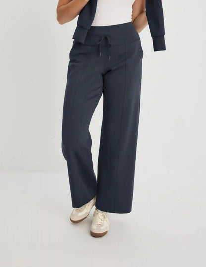 CloudCut™ Straight Leg Pant